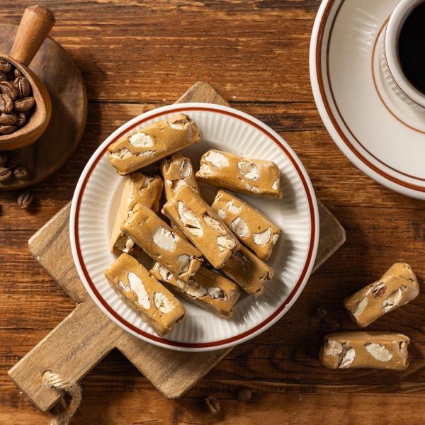 魔力咖啡牛軋糖-200g 櫻桃爺爺,牛軋糖,手工,伴手禮,春節送禮,年糖,加州杏仁,紐西蘭奶粉,紐西蘭,Halal清真認證,穆斯林甜點,