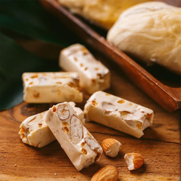 榴槤牛軋糖-100g 榴槤,伴手禮,海藻糖,金枕頭榴槤,櫻桃爺爺,牛軋糖,手工,伴手禮,春節送禮,年糖,加州杏仁,紐西蘭奶粉,紐西蘭,Halal清真認證,穆斯林甜點,杏仁,紐西蘭奶油