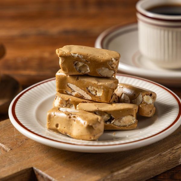 魔力咖啡牛軋糖-200g 櫻桃爺爺,牛軋糖,手工,伴手禮,春節送禮,年糖,加州杏仁,紐西蘭奶粉,紐西蘭,Halal清真認證,穆斯林甜點,