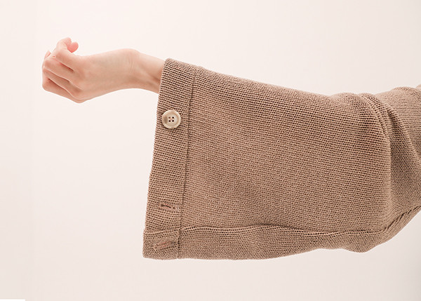 Density_密度前短後長寬袖上衣_卡其 