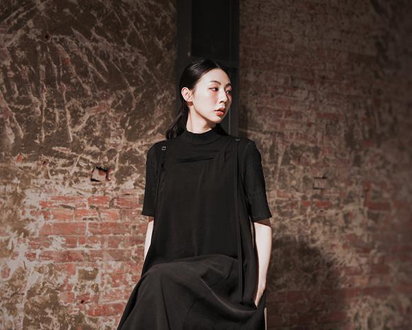 Xinyuan_心願剪裁細肩帶洋裝_黑 