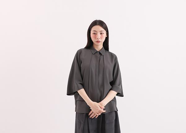 Trigonometric_三角函數小露背襯衫_灰藍 