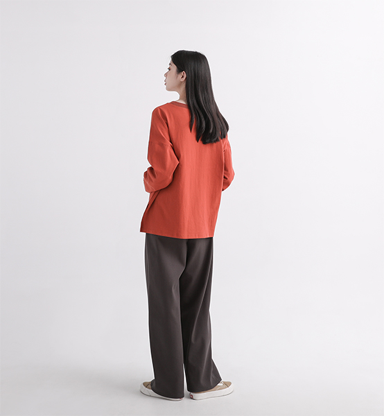 //SUMI x WEARMACAU//Qiyuan_起源素面上衣_磚紅 