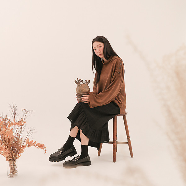 Density_密度前短後長寬袖上衣_可可 