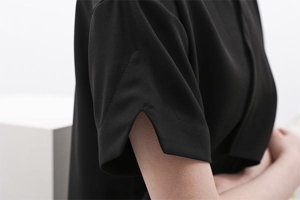 Qianyu_千羽造型褶片上衣_黑 