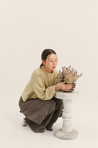 Jiaozhi_交織褶片上衣_芥黃 