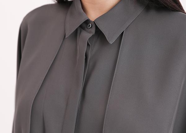 Trigonometric_三角函數小露背襯衫_灰藍 