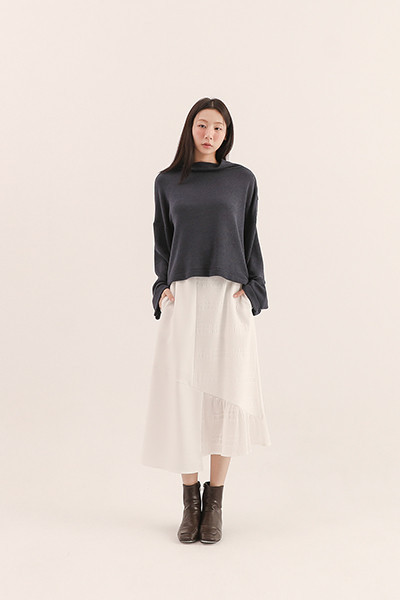 Density_密度前短後長寬袖上衣_深藍 