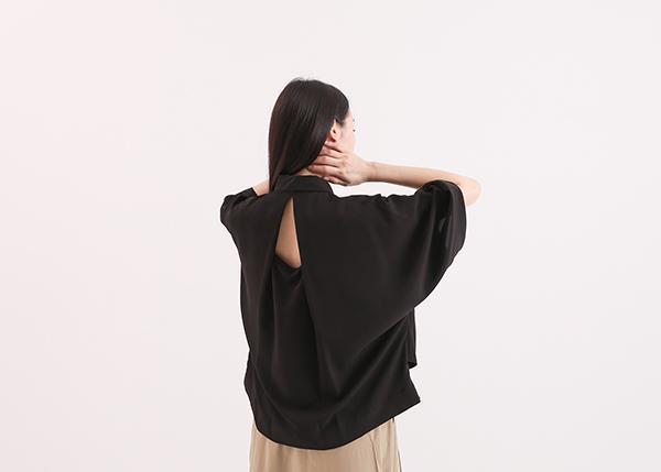 Trigonometric_三角函數小露背襯衫_黑 