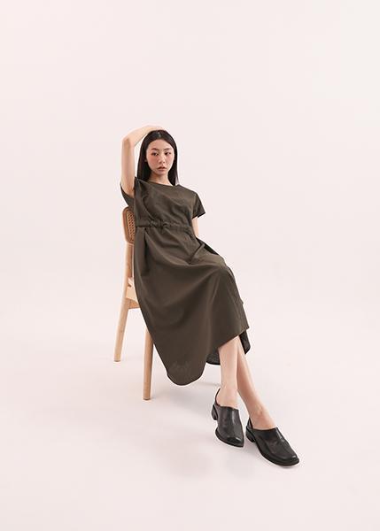 Reunion_重逢大口袋洋裝_橄欖綠 