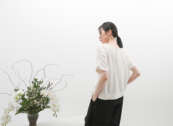 Qianyu_千羽造型褶片上衣_白 