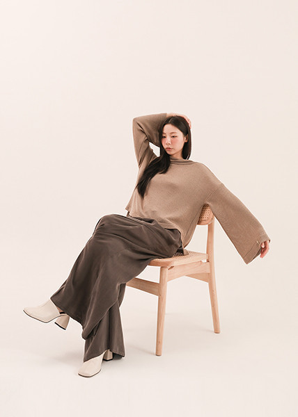 Density_密度前短後長寬袖上衣_卡其 