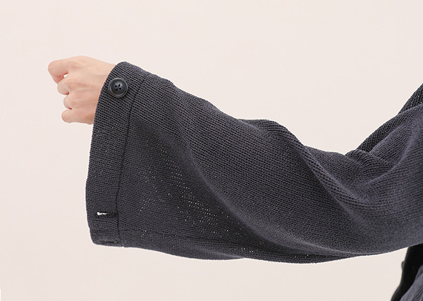 Density_密度前短後長寬袖上衣_深藍 