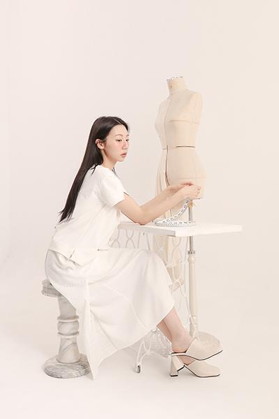 Qianyu_千羽造型褶片上衣_白 