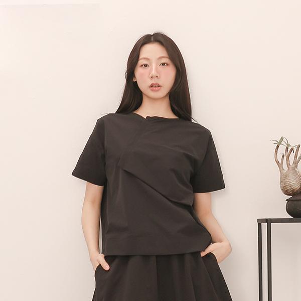 Qianyu_千羽造型褶片上衣_黑 