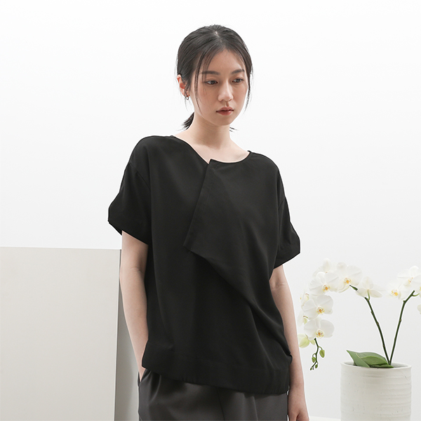 Qianyu_千羽造型褶片上衣_黑 