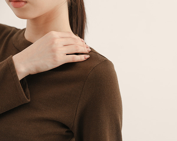 Serenor_從容毛料針織上衣_咖 