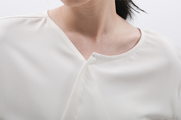 Qianyu_千羽造型褶片上衣_白 