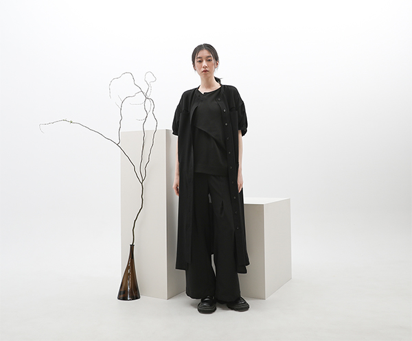 Qianyu_千羽造型褶片上衣_黑 