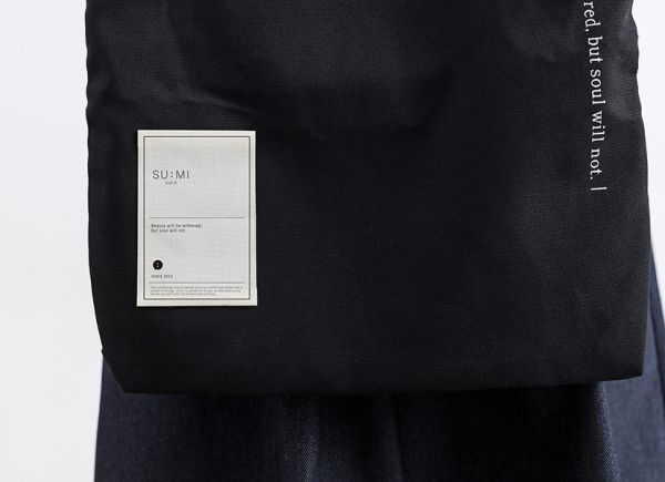 SUMI Slogan 帆布包_黑 