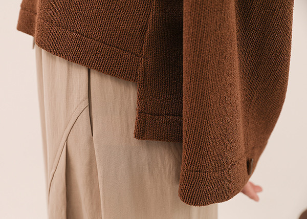 Density_密度前短後長寬袖上衣_可可 