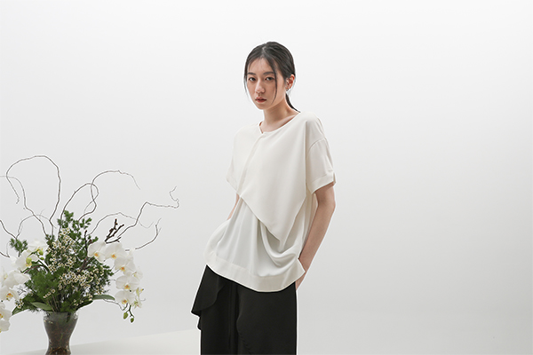 Qianyu_千羽造型褶片上衣_白 