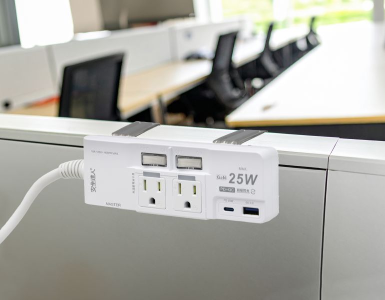 安全達人 3開4插2+3P GaN25W+QC3.0 快充延⾧線 充電器 延長線 K-102PLC+C 