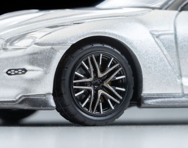 TOMYTEC 1/64 TLV-N350a 日產 NISSAN GT-R Premium edition 2025 model 銀 TOMYTEC 1/64 TLV-N350a 日產 NISSAN GT-R Premium edition 2025 model 銀