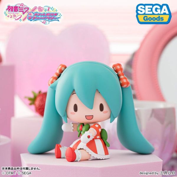SEGA 景品 初音未來ｘ時尚魔女 迷你坐姿公仔 可愛草莓Ver. 2512 SEGA 景品 初音未來ｘ時尚魔女 迷你坐姿公仔 可愛草莓Ver.