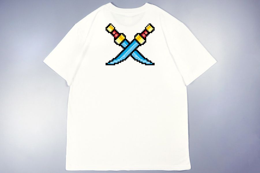 NEXTee PIXEL ADVENTURE 刺客雙刀 短袖T恤 白色＆黑色 NEXTee PIXEL ADVENTURE 刺客雙刀 短袖T恤 白色＆黑色