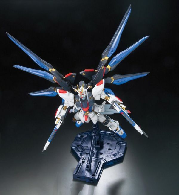 BANDAI 1/100 MG 攻擊自由鋼彈 全爆擊模式 機動戰士 鋼彈SEED DESTINY 組裝模型 BANDAI,1/100,MG,攻擊自由,鋼彈,全爆擊模式,機動戰士 ,鋼彈,SEED,DESTINY,組裝模型,