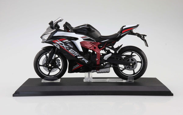 [再販] AOSHIMA 青島 1/12 川崎 Kawasaki 機車 Ninja ZX-25R 金屬閃光黑 珠光星塵白 塗裝完成品 [再販] AOSHIMA 青島 1/12 川崎 Kawasaki 機車 Ninja ZX-25R 金屬閃光黑 珠光星塵白 塗裝完成品