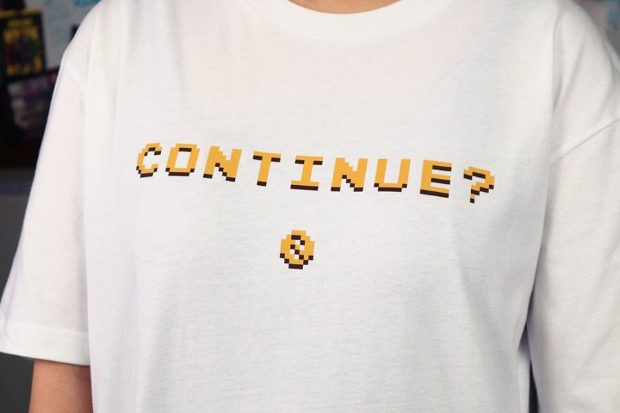 NEXTee PIXEL ADVENTURE CONTINUE? 短袖T恤 白色＆黑色 NEXTee PIXEL ADVENTURE CONTINUE? 短袖T恤 白色＆黑色