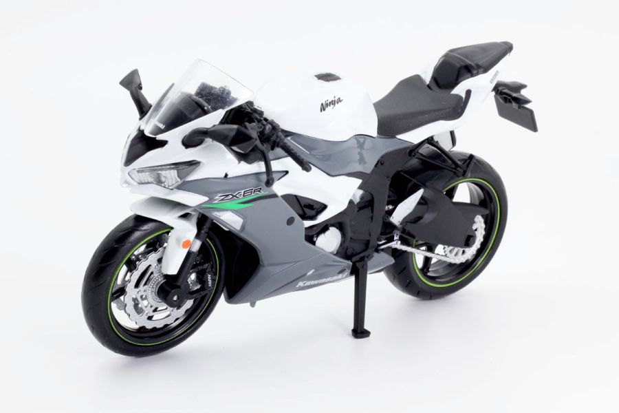 童友社 1/12 2023 川崎 Kawasaki Ninja ZX-6R 灰 完成品 童友社 1/12 2023 川崎 Kawasaki Ninja ZX-6R 灰 完成品