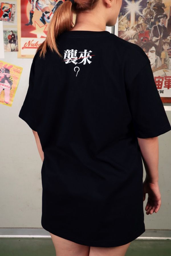 NEXTee 翻轉模玩 襲來 短袖T恤 黑色 NEXTee 翻轉模玩 襲來 短袖T恤 黑色