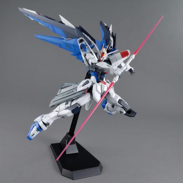 BANDAI 1/100 MG 自由鋼彈 Ver 2.0 機動戰士 鋼彈SEED 組裝模型 BANDAI,1/100,MG,自由鋼彈,Ver 2.0,機動戰士,鋼彈,SEED,組裝模型,