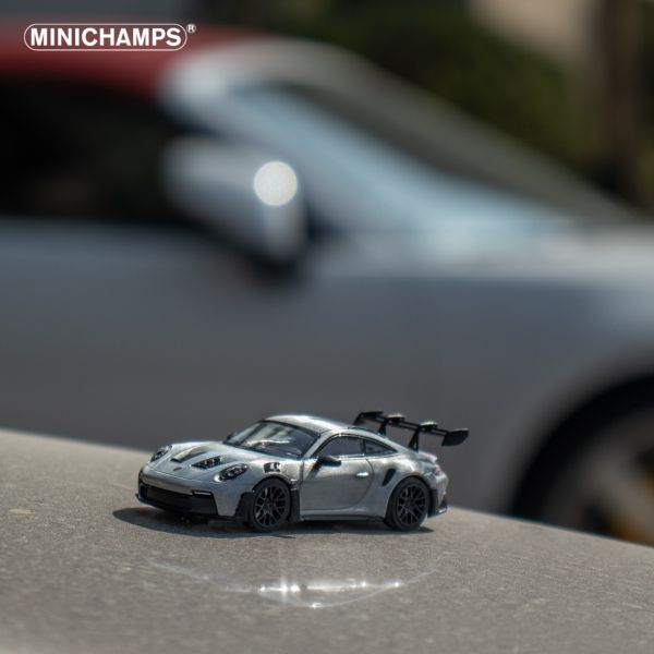 CLDC×MINICHAMPS 聯名限定 書中車雜誌第二期(繁體中文版) 附 MINICHAMPS 1/64 保時捷 Porsche 911 GT3RS 光油清漆色 CLDC×MINICHAMPS 聯名限定 書中車雜誌第二期(繁體中文版) 附 MINICHAMPS 1/64 保時捷 Porsche 911 GT3RS 光油清漆色