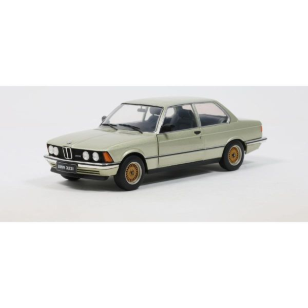(預購) SOLIDO 1/18 寶馬 BMW 323I RESEDAGRUN-METALLIC 1980 S1812804 20260825 SOLIDO 1/18 寶馬 BMW 323I RESEDAGRUN-METALLIC 1980 S1812804