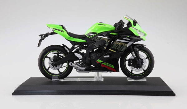 [再販] AOSHIMA 青島 1/12 川崎 Kawasaki 機車 Ninja ZX-25R 檸檬綠 烏木黑 塗裝完成品 [再販] AOSHIMA 青島 1/12 川崎 Kawasaki 機車 Ninja ZX-25R 檸檬綠 烏木黑 塗裝完成品