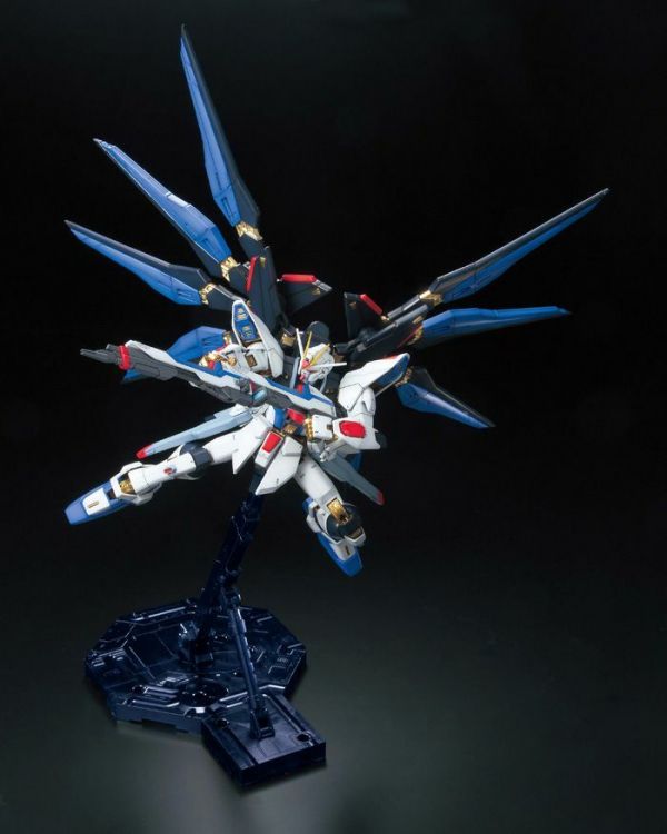 BANDAI 1/100 MG 攻擊自由鋼彈 全爆擊模式 機動戰士 鋼彈SEED DESTINY 組裝模型 BANDAI,1/100,MG,攻擊自由,鋼彈,全爆擊模式,機動戰士 ,鋼彈,SEED,DESTINY,組裝模型,