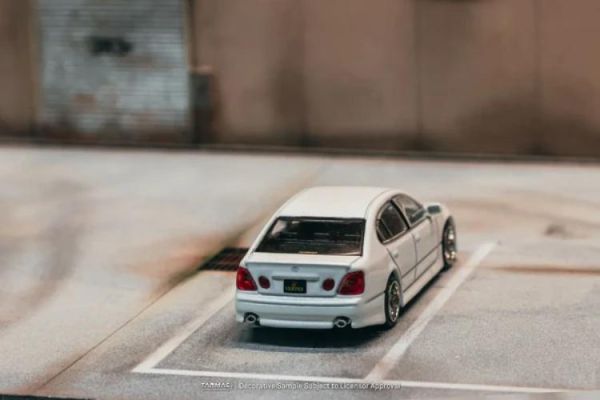 (預購) [吊卡版] TARMAC WORKS 1/64 豐田 GLOBAL64 VERTEX Toyota Aristo JZS161 White T64G-081-WH 20260525 [吊卡版] TARMAC WORKS 1/64 豐田 GLOBAL64 VERTEX Toyota Aristo JZS161 White T64G-081-WH