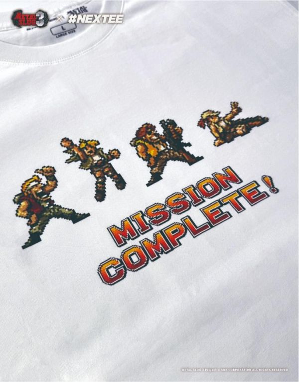 NEXTee 越南大戰MetalSlug MissionComplete 寬版短袖T恤 黑&白 NEXTee 合金彈頭MetalSlug MissionComplete 寬版短袖T恤 黑&白
