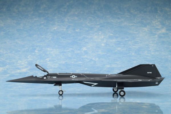 (預購) Bell Fine 1/72 捍衛戰士 獨行俠 暗星 組裝模型 (預購) Bell Fine 1/72 捍衛戰士 獨行俠 暗星 組裝模型