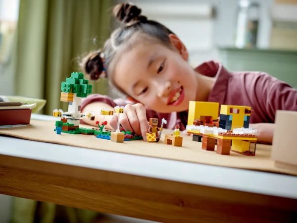 LEGO 樂高 21241 Minecraft The Bee Cottage LEGO 樂高 21241 Minecraft The Bee Cottage