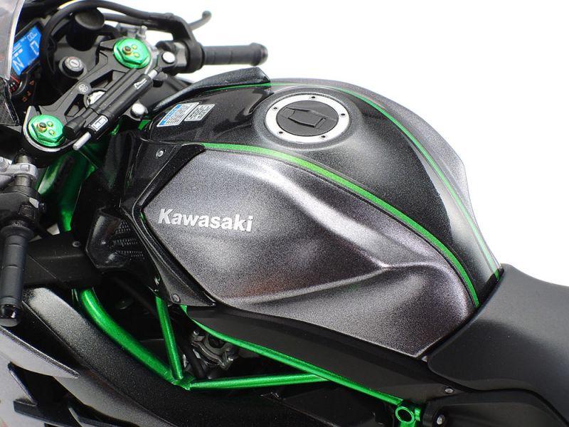 TAMIYA 田宮模型 14136 1/12 Kawasaki 川崎 忍者 H2 Ninja CARBON 街道版式樣 TAMIYA 田宮模型 14136 1/12 Kawasaki 川崎 忍者 H2 Ninja CARBON 街道版式樣