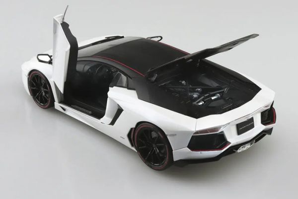 AOSHIMA 青島 1/24 超跑#12 藍寶堅尼 Aventador Pirelli Edition '15 組裝模型 AOSHIMA 青島 1/24 超跑#12 藍寶堅尼 Aventador Pirelli Edition '15 組裝模型