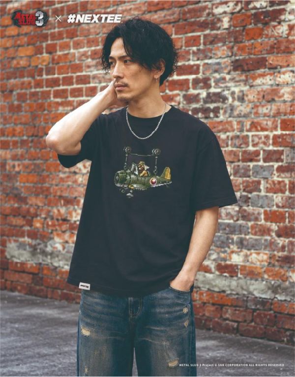 NEXTee 合金彈頭MetalSlug ENEMY-V 短袖T恤 黑&白 分別販售 NEXTee 合金彈頭MetalSlug ENEMY-V 短袖T恤 黑&白 分別販售