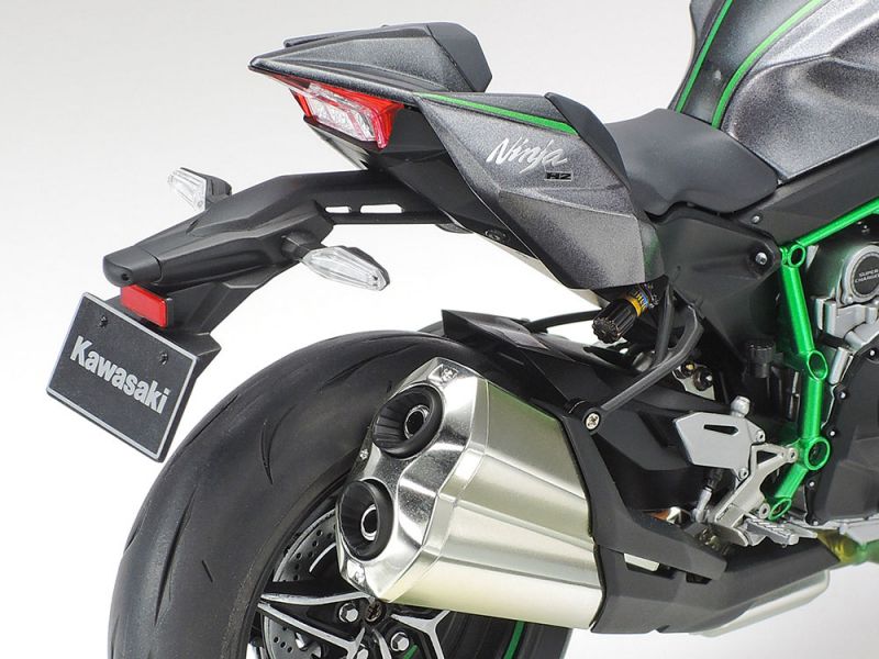 TAMIYA 田宮模型 14136 1/12 Kawasaki 川崎 忍者 H2 Ninja CARBON 街道版式樣 TAMIYA 田宮模型 14136 1/12 Kawasaki 川崎 忍者 H2 Ninja CARBON 街道版式樣