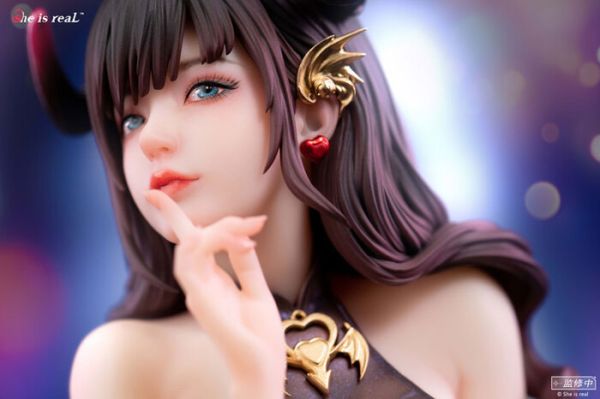 She is real 1/6 娜芙 真絲襪&溫感變色 PVC完成品 She is real 1/6 娜芙 真絲襪&溫感變色 PVC完成品
