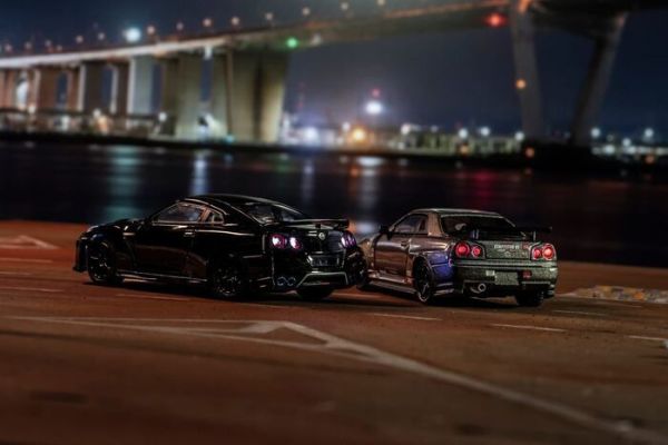 KYOSHO京商 1/64 NISSAN SKYLINE GT-R  with Lighting (NISMO BNR34 CRS Version) 07130LGR /需搭配MOTN LED BASE SYSTEM LED發光觸發底座 KYOSHO京商 1/64 NISSAN SKYLINE GT-R  with Lighting (NISMO BNR34 CRS Version) 07130LGR /需搭配MOTN LED BASE SYSTEM LED發光觸發底座